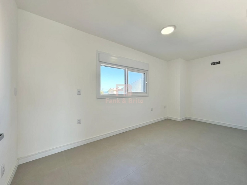 SOBRADO À VENDA EM CAPÃO DA CANOA PRONTO PARA USO JUNTO AO MAR: 18ª foto da galeria de imagens do imóvel