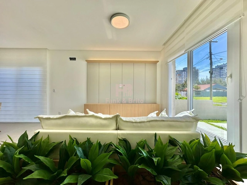 SOBRADO À VENDA EM CAPÃO DA CANOA PRONTO PARA USO JUNTO AO MAR: 4ª foto da galeria de imagens do imóvel