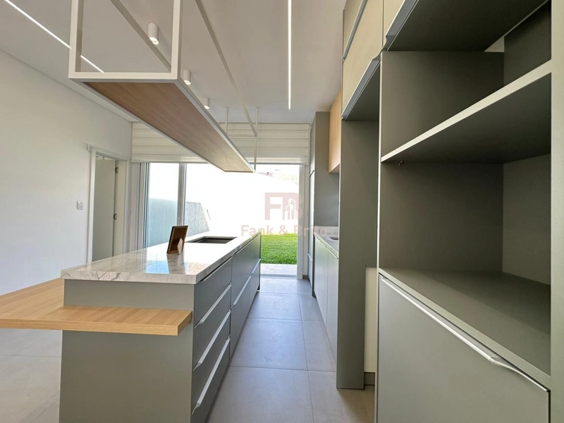 SOBRADO À VENDA EM CAPÃO DA CANOA PRONTO PARA USO JUNTO AO MAR: 12ª foto da galeria de imagens do imóvel