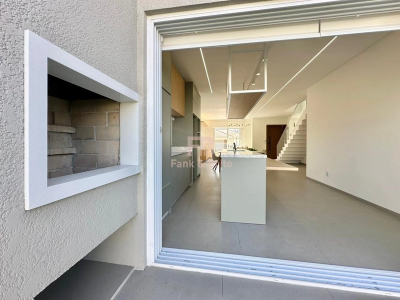 SOBRADO À VENDA EM CAPÃO DA CANOA PRONTO PARA USO JUNTO AO MAR: 16ª foto da galeria de imagens do imóvel