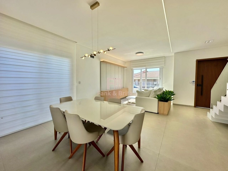 SOBRADO À VENDA EM CAPÃO DA CANOA PRONTO PARA USO JUNTO AO MAR: 11ª foto da galeria de imagens do imóvel