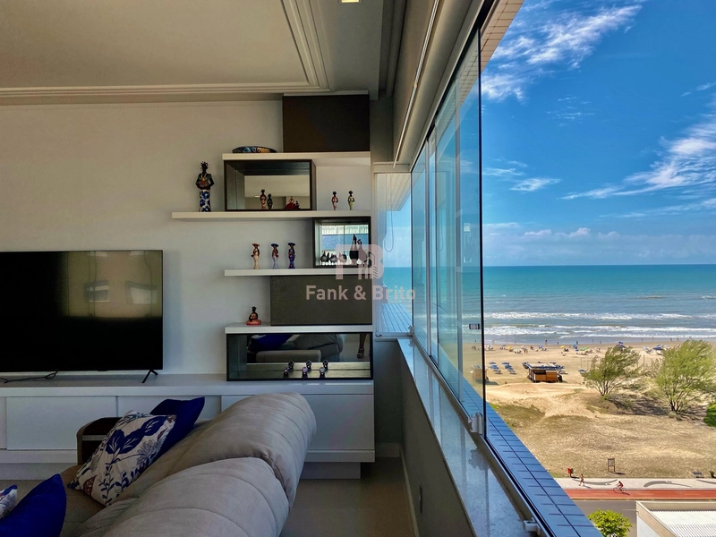 Com 3 dormitórios e Vista Mar: 2ª foto da galeria de imagens do imóvel