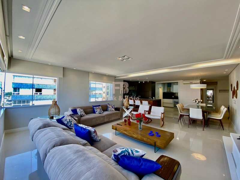 Com 3 dormitórios e Vista Mar: 8ª foto da galeria de imagens do imóvel