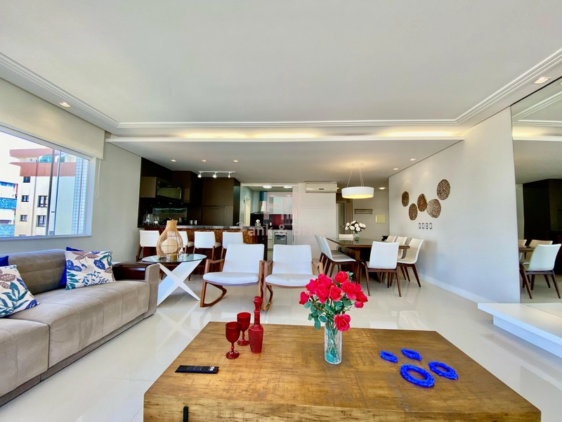 Com 3 dormitórios e Vista Mar: 13ª foto da galeria de imagens do imóvel