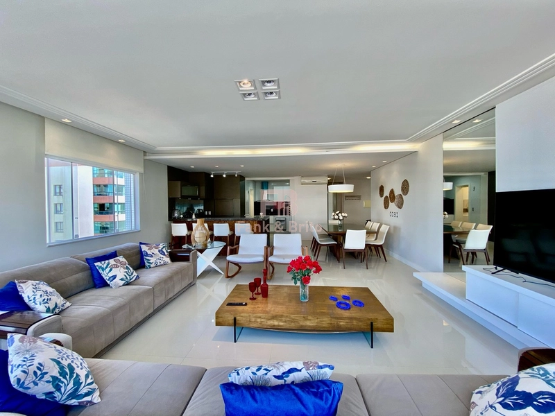 Com 3 dormitórios e Vista Mar: 6ª foto da galeria de imagens do imóvel