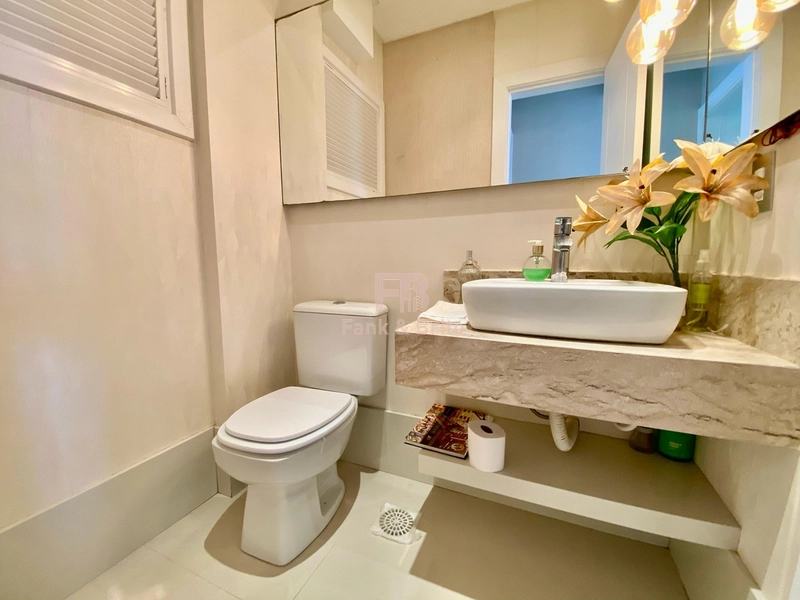 Com 3 dormitórios e Vista Mar: 35ª foto da galeria de imagens do imóvel