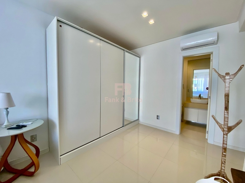 Com 3 dormitórios e Vista Mar: 34ª foto da galeria de imagens do imóvel