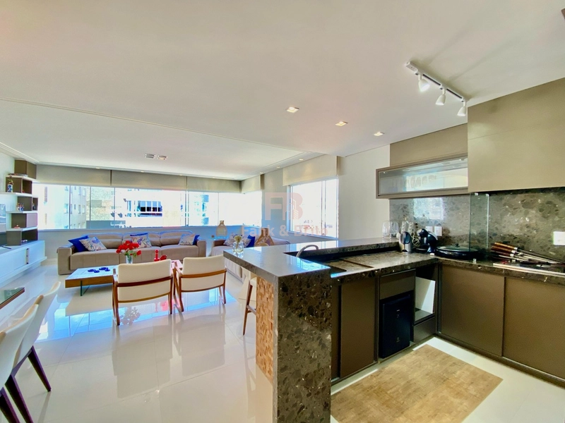 Com 3 dormitórios e Vista Mar: 15ª foto da galeria de imagens do imóvel