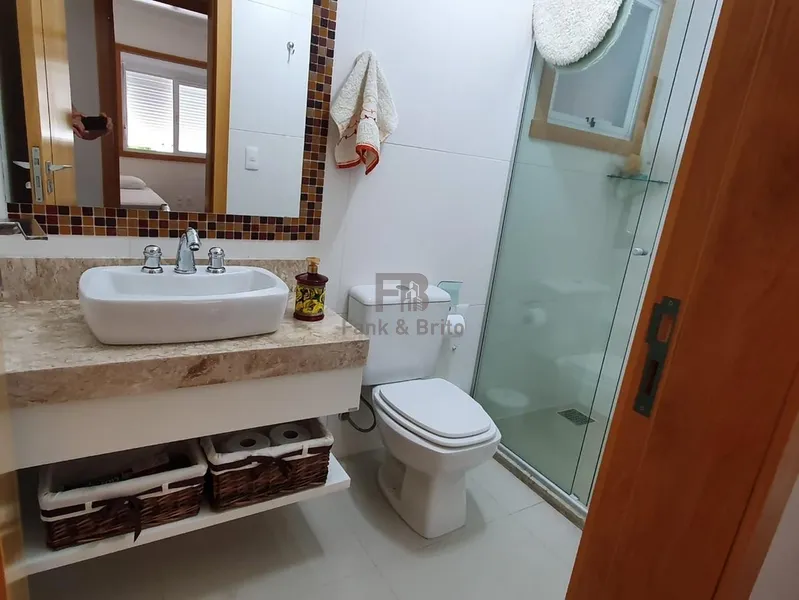 CASA SUSPENSA, DE FRENTE PARA LINDA PRAÇA!: 23ª foto da galeria de imagens do imóvel