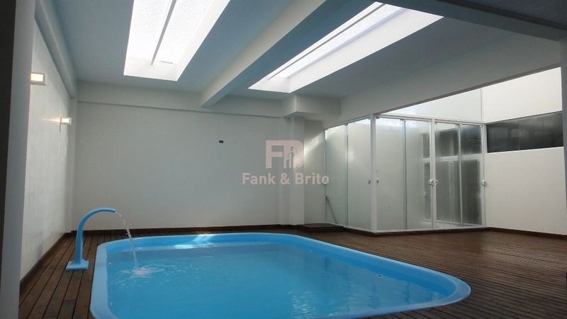 CASA SUSPENSA, DE FRENTE PARA LINDA PRAÇA!: 13ª foto da galeria de imagens do imóvel