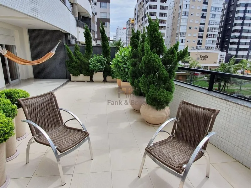 CASA SUSPENSA, DE FRENTE PARA LINDA PRAÇA!: 29ª foto da galeria de imagens do imóvel