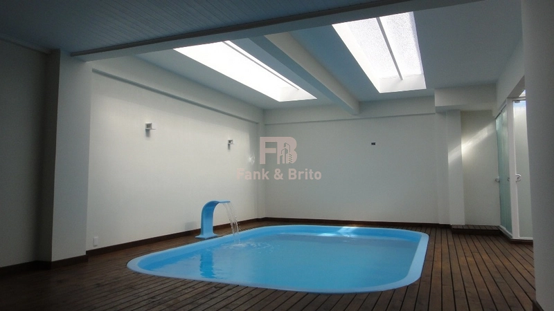 CASA SUSPENSA, DE FRENTE PARA LINDA PRAÇA!: 12ª foto da galeria de imagens do imóvel