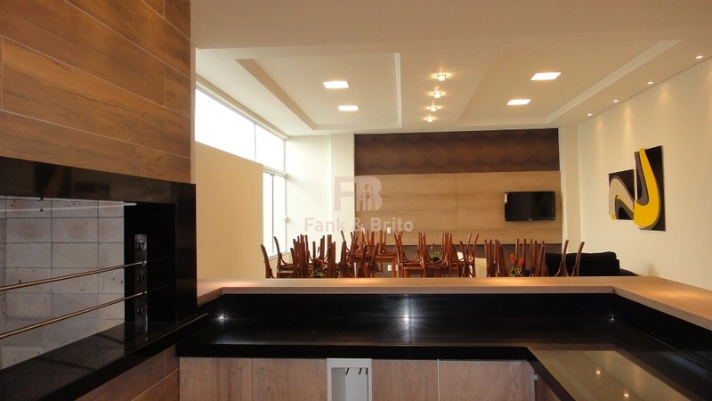 CASA SUSPENSA, DE FRENTE PARA LINDA PRAÇA!: 5ª foto da galeria de imagens do imóvel