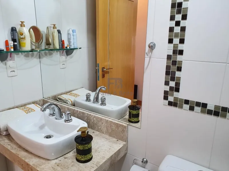 CASA SUSPENSA, DE FRENTE PARA LINDA PRAÇA!: 25ª foto da galeria de imagens do imóvel