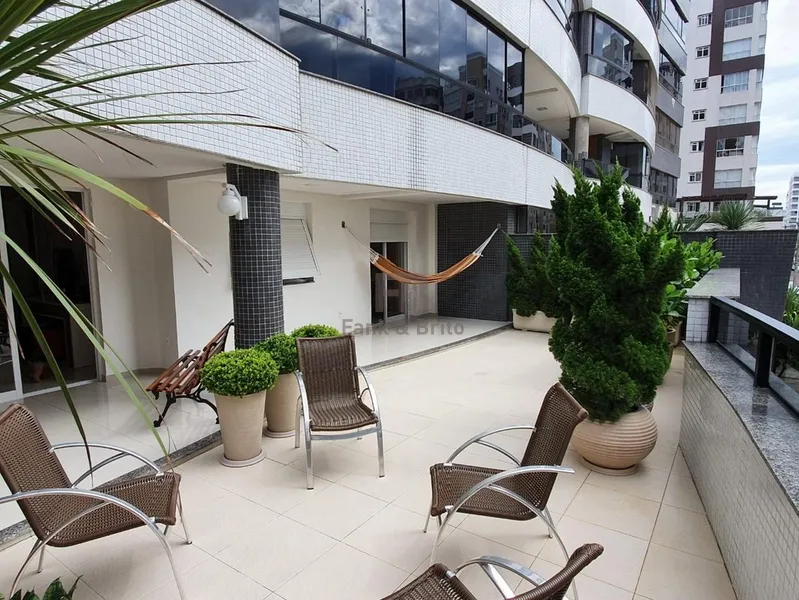 CASA SUSPENSA, DE FRENTE PARA LINDA PRAÇA!: 33ª foto da galeria de imagens do imóvel