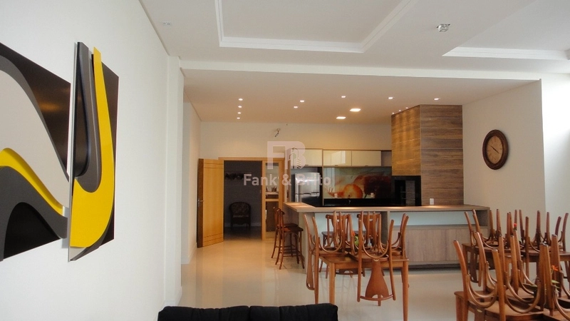 CASA SUSPENSA, DE FRENTE PARA LINDA PRAÇA!: 7ª foto da galeria de imagens do imóvel