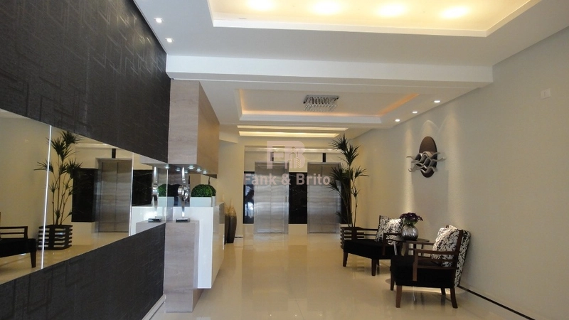 CASA SUSPENSA, DE FRENTE PARA LINDA PRAÇA!: 2ª foto da galeria de imagens do imóvel