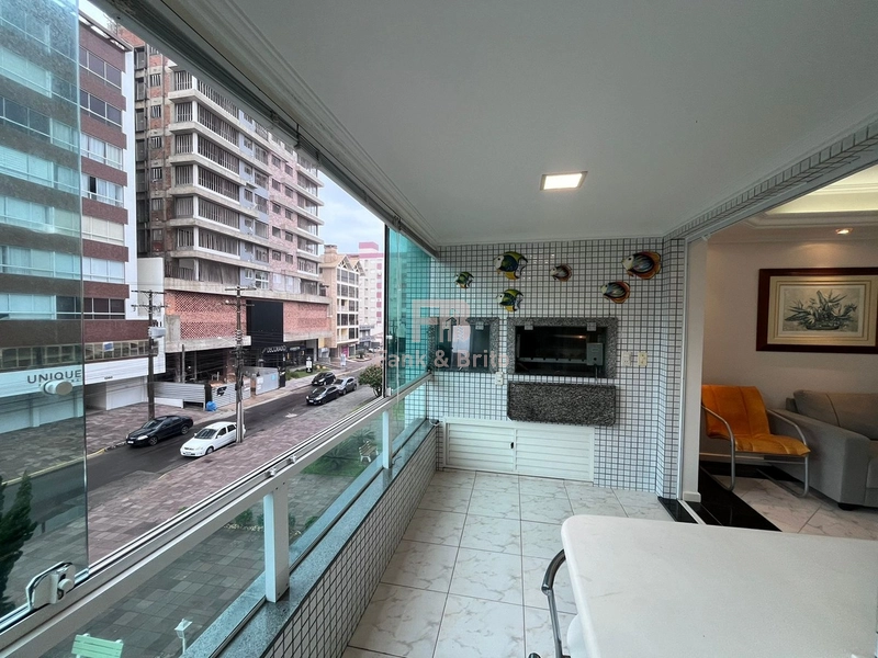 JUNTO A PRAÇA FLAVIO BOIANOVISK! SACADA DE FRENTE COM CHURRASQUEIRA: 4ª foto da galeria de imagens do imóvel