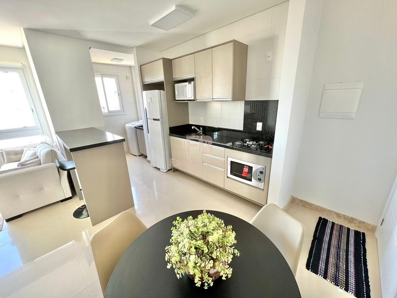 LOCALIZADO JUNTO A PRAÇA ISRAELITA, APENAS 2 QUADRAS DO MAR!: 3ª foto da galeria de imagens do imóvel