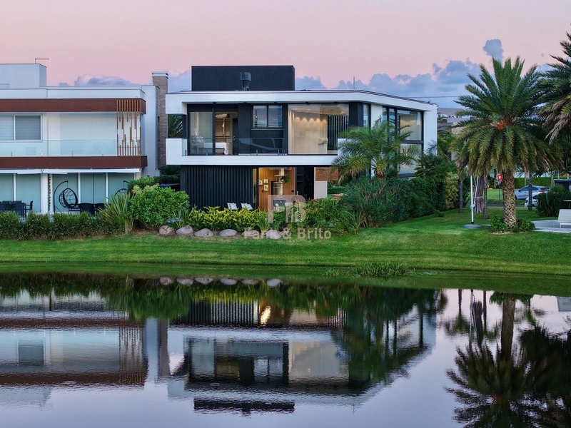 Casa espetacular à venda no Condomínio Enseada lagos em Xangri-lá;: 1ª foto da galeria de imagens do imóvel