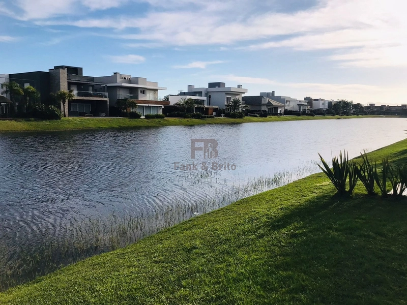 RARIDADE NO ENSEADA LAGOS DE XANGRI-LÁ: 3ª foto da galeria de imagens do imóvel