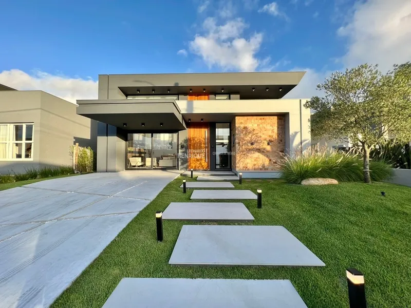 Casa em condomínio com 4 Suítes: 3ª foto da galeria de imagens do imóvel