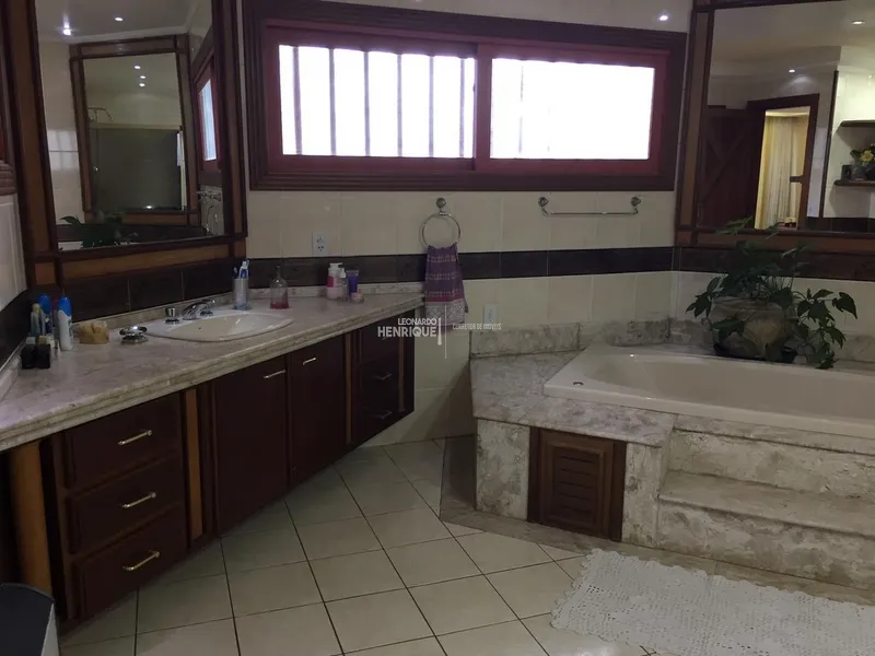 BELÍSSIMA MANSÃO EM BAIRRO NOBRE: 9ª foto da galeria de imagens do imóvel