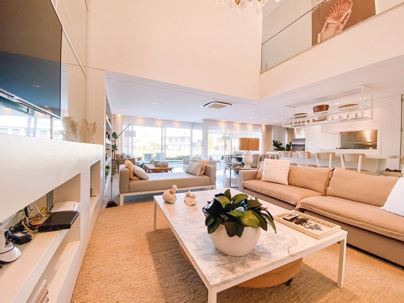 Sobrado com 05 suítes na beira do lago no ENSEADA: 5ª foto da galeria de imagens do imóvel