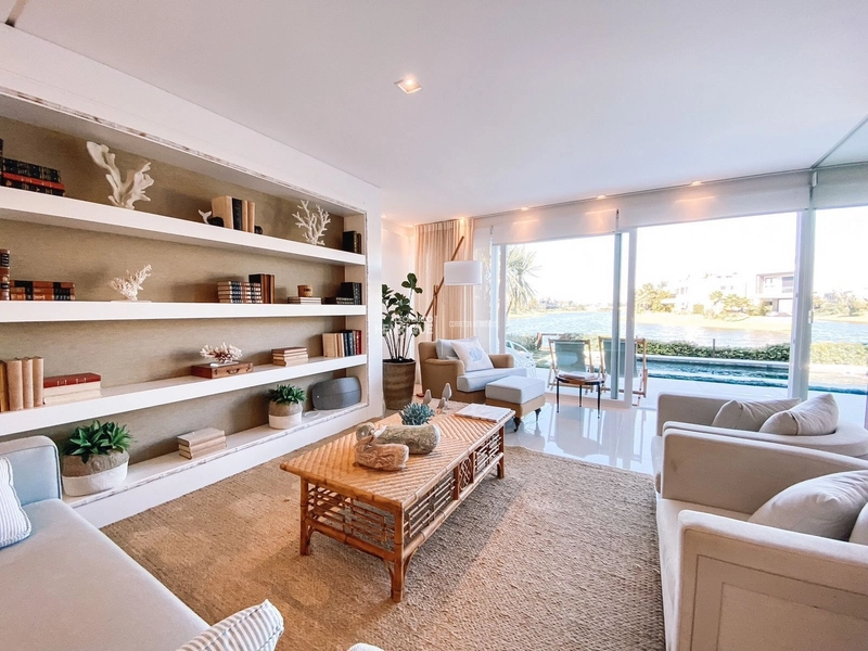 Sobrado com 05 suítes na beira do lago no ENSEADA: 6ª foto da galeria de imagens do imóvel