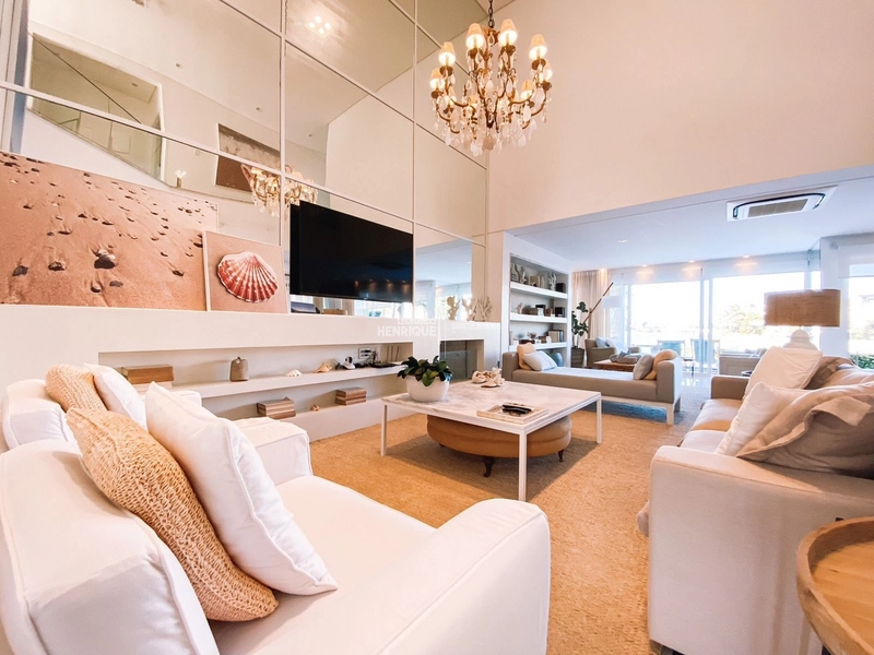 Sobrado com 05 suítes na beira do lago no ENSEADA: 1ª foto da galeria de imagens do imóvel