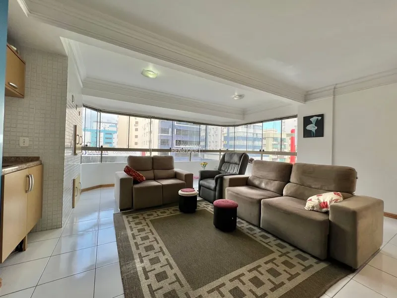 3 Dormitórios no centro: 2ª foto da galeria de imagens do imóvel