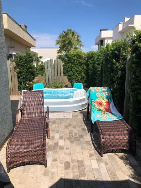 Casa no condomínio Las Palmas: 3ª foto da galeria de imagens do imóvel