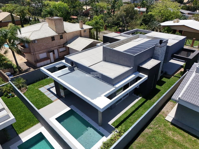 Casa com padrão AA, localização privilegiada em Atlântida.: 9ª foto da galeria de imagens do imóvel