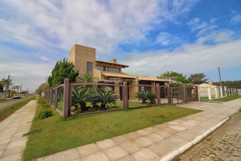 CASA EM XANGRI-LÁ: 3ª foto da galeria de imagens do imóvel