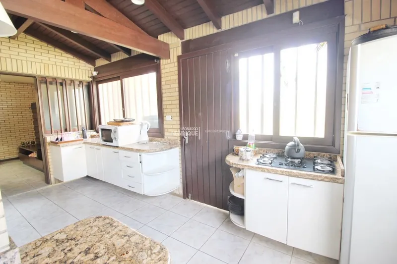 CASA EM XANGRI-LÁ: 6ª foto da galeria de imagens do imóvel