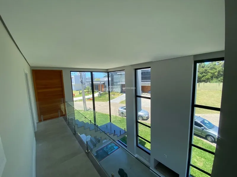 Sobrado de esquina com melhor orientação solar: 2ª foto da galeria de imagens do imóvel