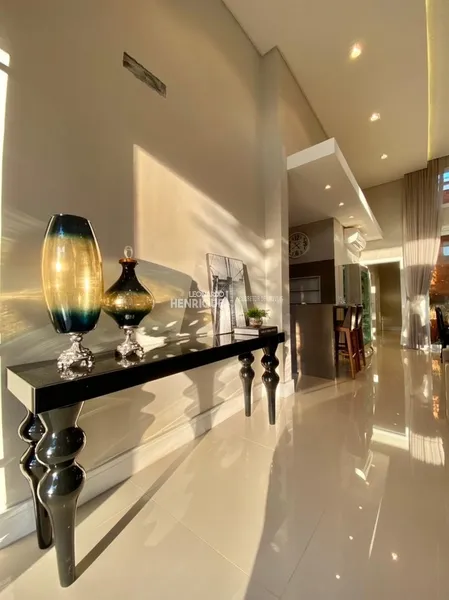 Casa no condado: 2ª foto da galeria de imagens do imóvel