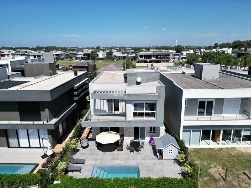 MAGNÍFICA CASA EM CONDOMÍNIO FECHADO: 2ª foto da galeria de imagens do imóvel