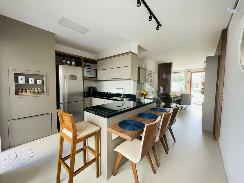 Casa em condomínio com 2 suítes: 2ª foto da galeria de imagens do imóvel