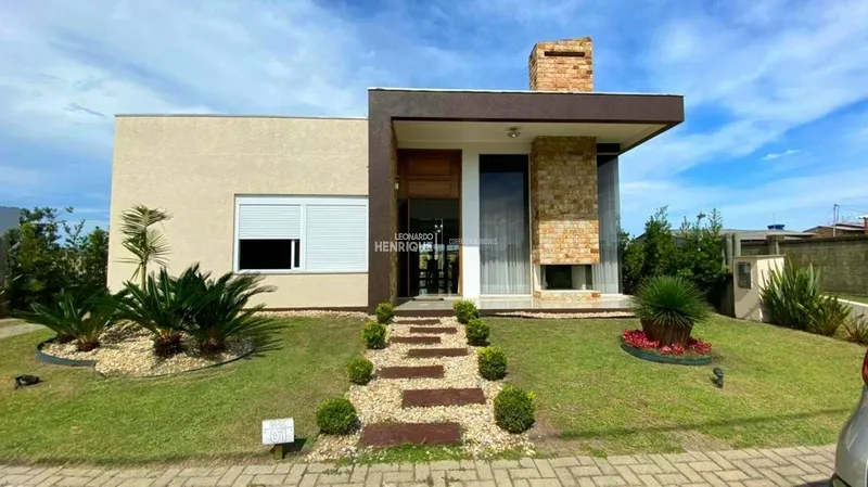 BELÍSSIMA RESIDENCIA PRÓXIMA AO CLUBE: 1ª foto da galeria de imagens do imóvel