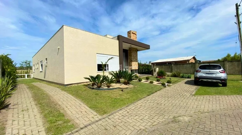 BELÍSSIMA RESIDENCIA PRÓXIMA AO CLUBE: 3ª foto da galeria de imagens do imóvel