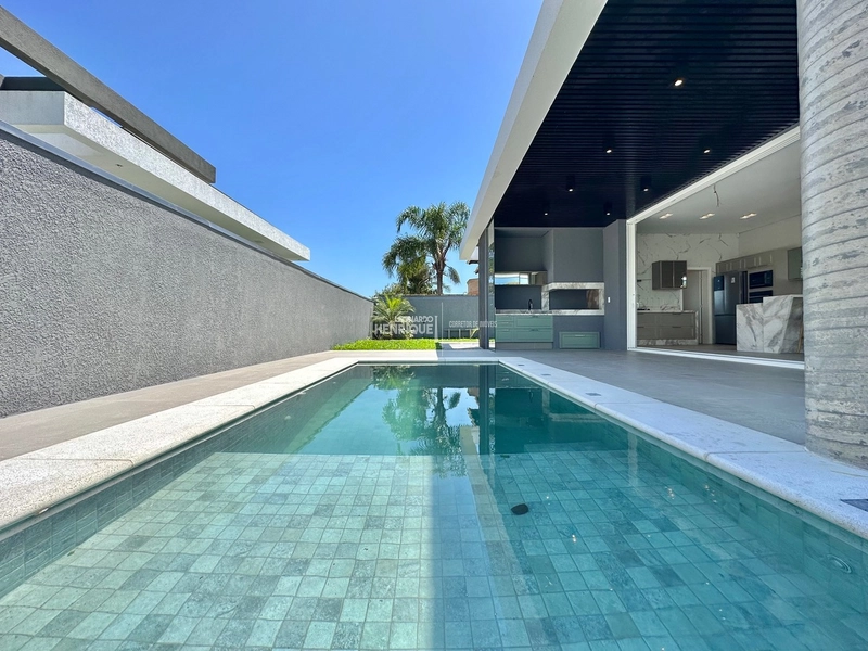 Casa com padrão AA, localização privilegiada em Atlântida.: 1ª foto da galeria de imagens do imóvel