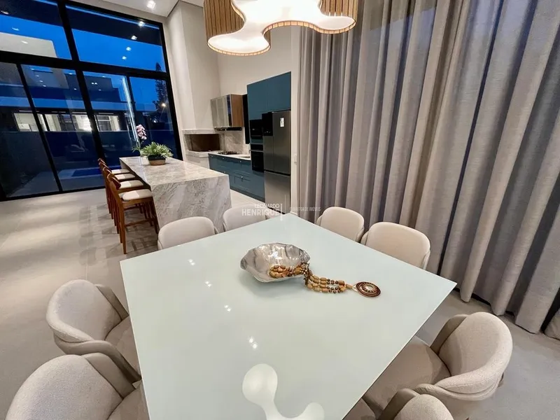 Casa com padrão AA, localização privilegiada em Atlântida.: 2ª foto da galeria de imagens do imóvel