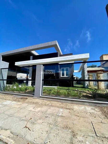 Casa com padrão AA, localização privilegiada em Atlântida.: 3ª foto da galeria de imagens do imóvel