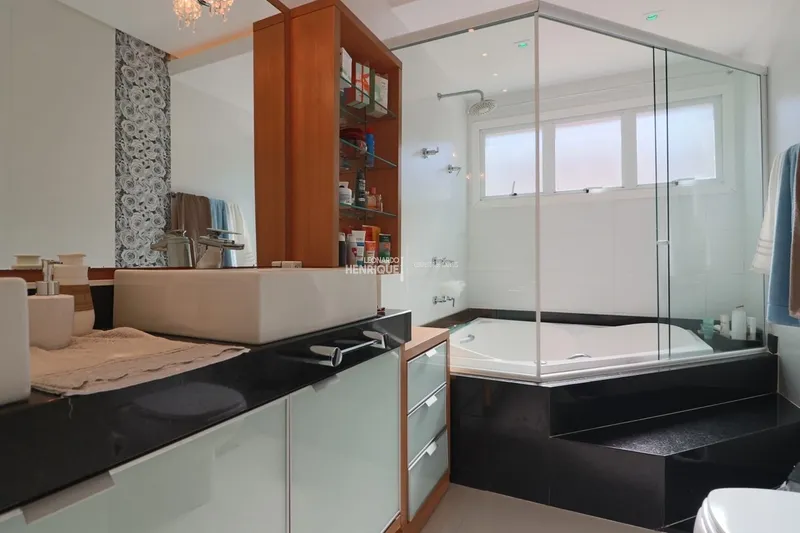 LINDÍSSIMA CASA EM CONDOMÍNIO COM QUATRO SUÍTES: 11ª foto da galeria de imagens do imóvel