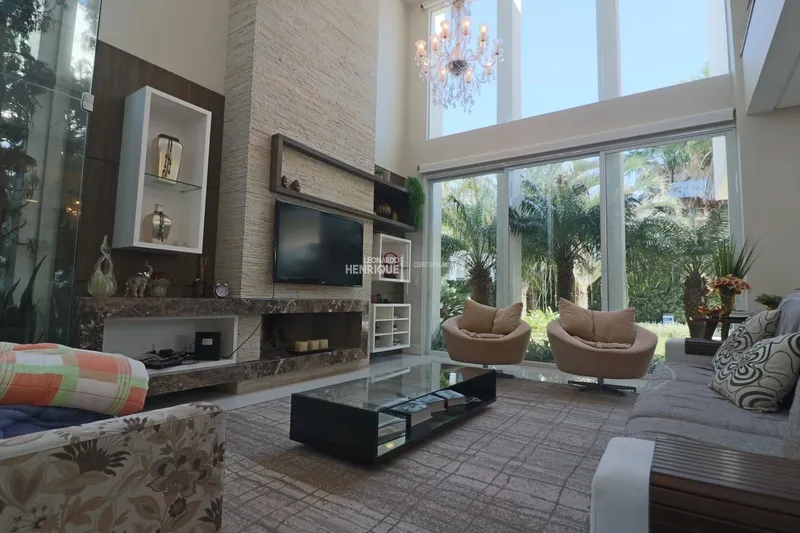 LINDÍSSIMA CASA EM CONDOMÍNIO COM QUATRO SUÍTES: 3ª foto da galeria de imagens do imóvel