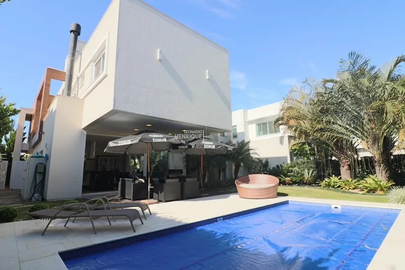 LINDÍSSIMA CASA EM CONDOMÍNIO COM QUATRO SUÍTES: 5ª foto da galeria de imagens do imóvel