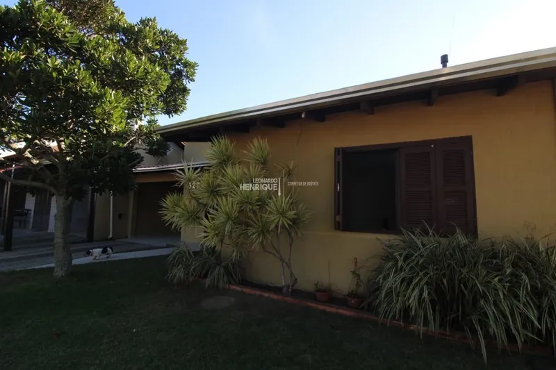 CASA EM  XANGRI-LÁ: 12ª foto da galeria de imagens do imóvel