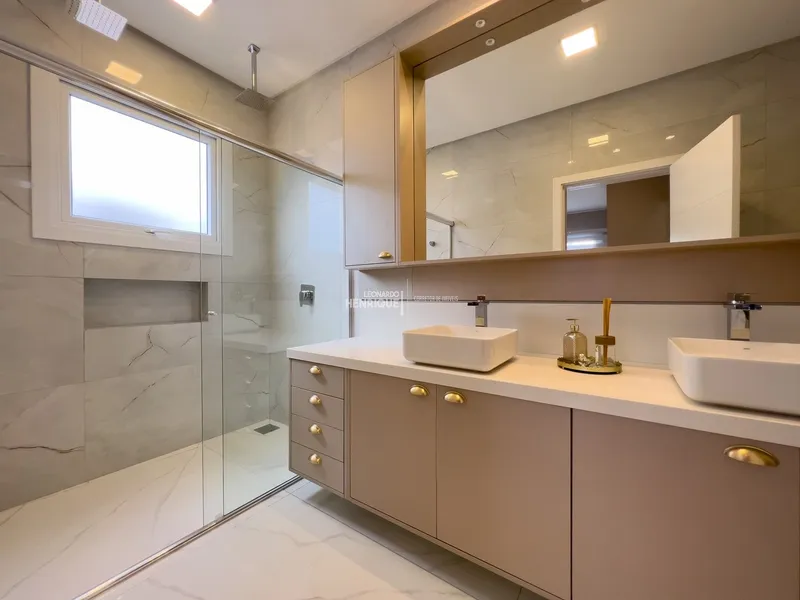 SOBRADO COMPOSTO POR 4 SUÍTES FINAMENTE MOBILIADO E DECORADO!: 28ª foto da galeria de imagens do imóvel