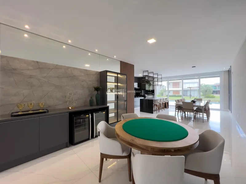 SOBRADO COMPOSTO POR 4 SUÍTES FINAMENTE MOBILIADO E DECORADO!: 7ª foto da galeria de imagens do imóvel